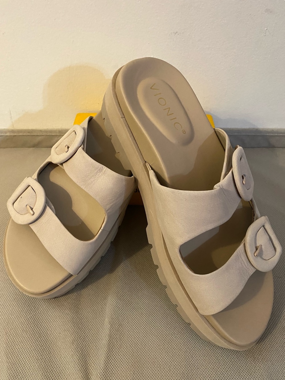 Vionic sandal - Picture 2 of 3